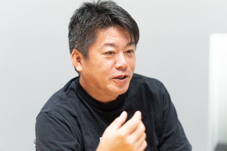 崛江贵文